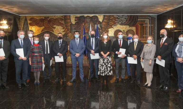 9 водещи университети у нас приеха в МВнР работното определение за антисемитизъм - Tribune.bg