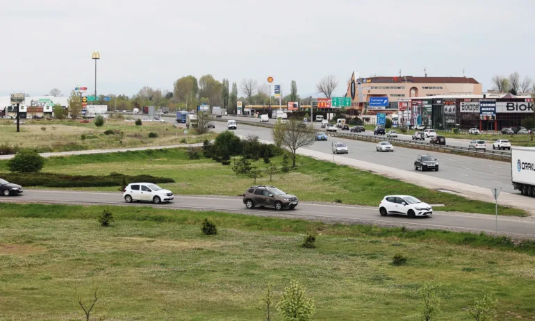 Предпразнично: Интензивен трафик на изходите от столицата - Tribune.bg