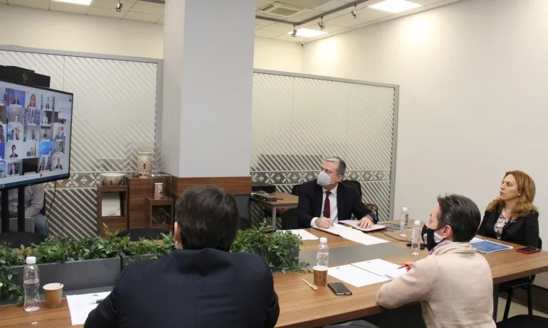 Марияна Николова: Подкрепяме създаването на зелени коридори за ваксинираните, без да се ограничават останалите - Tribune.bg