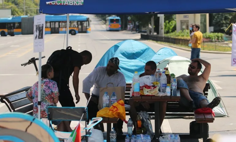 DW: Борисов няма да се оттегли заради 15 палатки. Точно обратното: сигурно им се радва - Tribune.bg