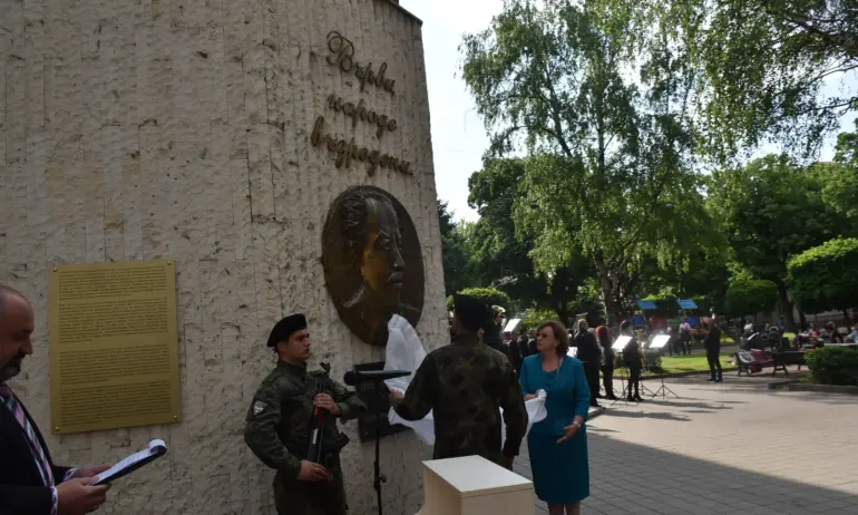 Откриха барелеф на композитора и капелмайстор Панайот Пипков - Tribune.bg