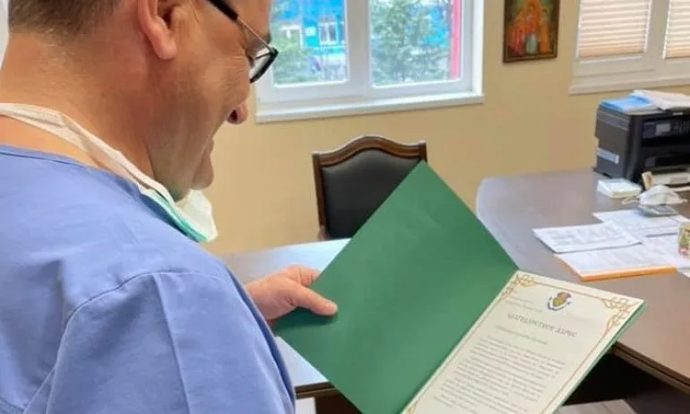 В Пирогов спасеното 16-годишно момиче с коронавирус е получило и инсулт - Tribune.bg