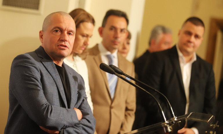 Вербовчик: Петков опитвал да отцепва депутати от ИТН и да ги присъединява към ПП - Tribune.bg
