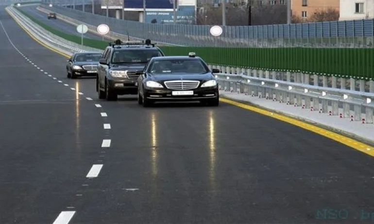 Защо НСО пази съпруги – охранява ги при екскурзии и в бутици? - Tribune.bg