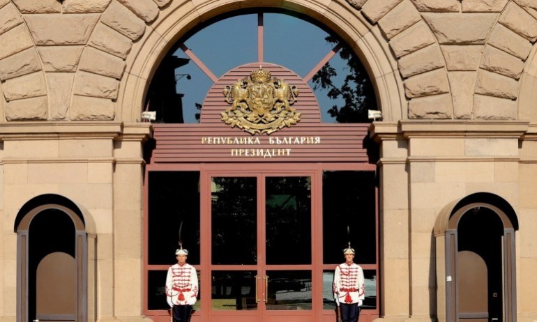 Радев продължава консултациите с парламентарните групи в 47-ото НС - Tribune.bg