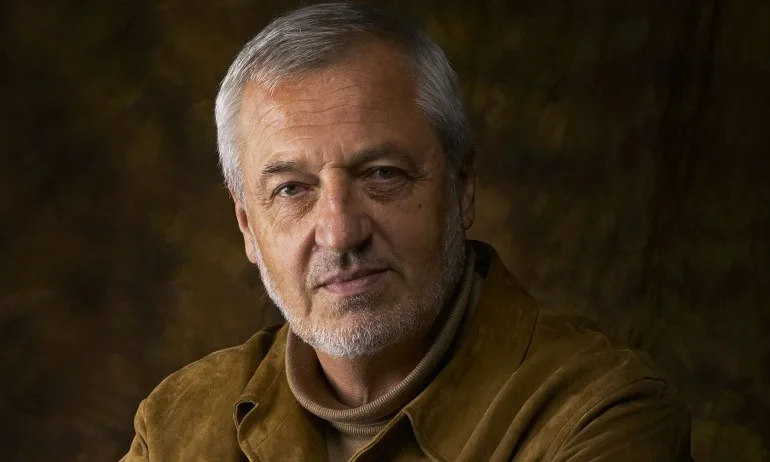 Любо Канов призова Хелзинкския комитет да даде книги на ромите, докладваха и свалиха профила му - Tribune.bg