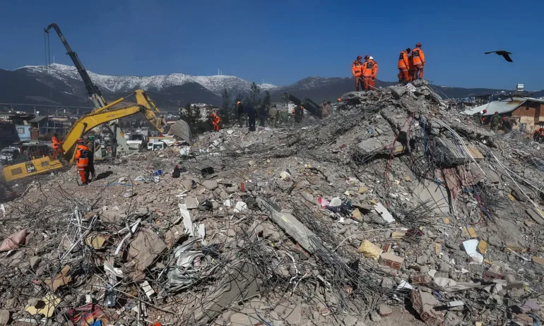 Поредно чудо в Турция: 198 часа след труса спасиха трима души от руините (обновена) - Tribune.bg