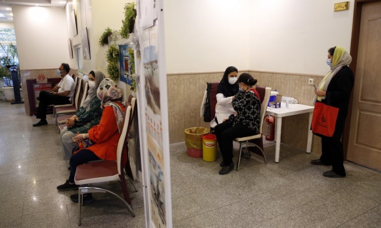 Иран отчете: Над 50% от населението ни е ваксинирано срещу COVID-19 - Tribune.bg