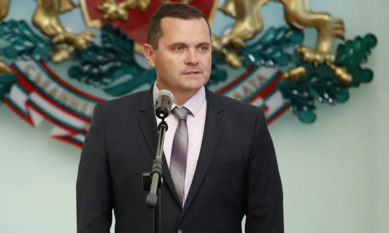 В Русе общински съветници поискаха оставката на кмета - Tribune.bg