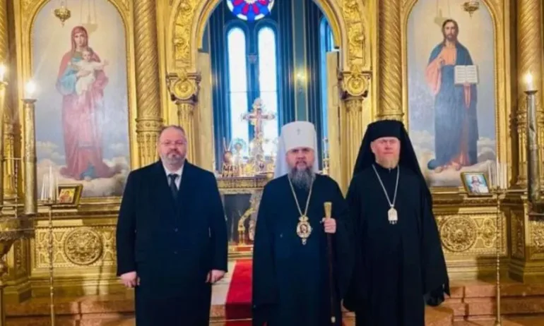 Митрополитът на Киев се поклони в българската църква Св. Стефан в Цариград - Tribune.bg