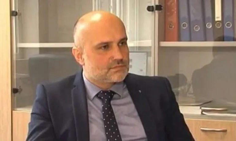 Заплашваният от МОН: Ангелов нахлу в кабинета ми и обеща да срути всичко - Tribune.bg