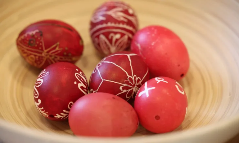 Първото е задължително червеноНа Велики четвъртък се боядисват Великденските яйца.