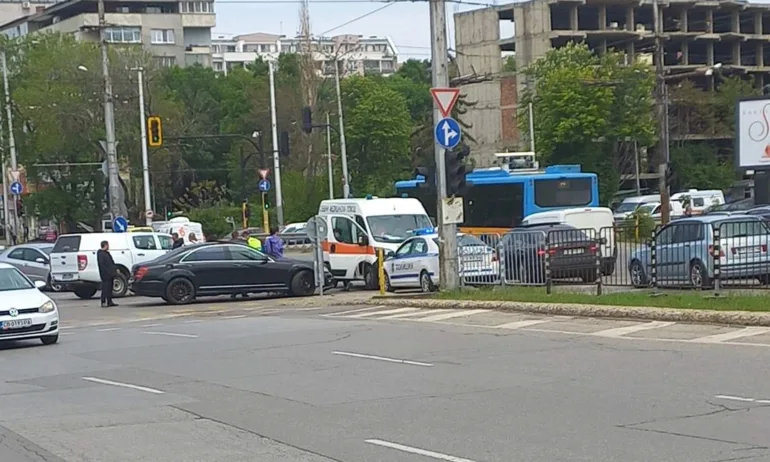 Отново на Сливница: Катастрофа с Мерцедес и колоездачка - Tribune.bg