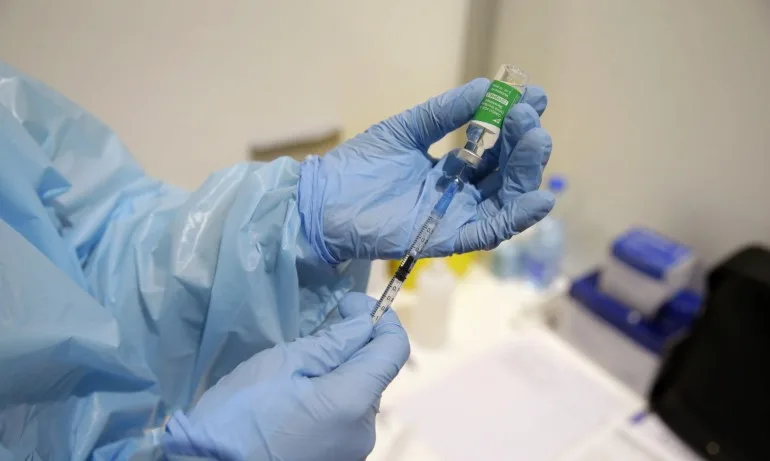 Европейската агенция по лекарствата одобри поставянето на трета игла - Tribune.bg