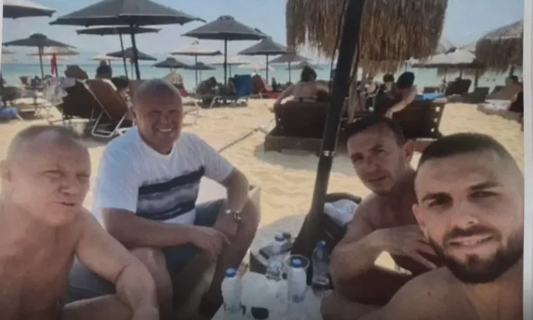 Breaking.bg: Човек на Асен Василев от аферата Пудели и пачки стои зад истерията за списъци с набелязани момичета в Хасково - Tribune.bg