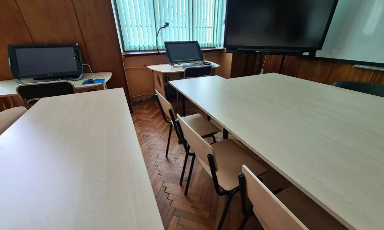 Covid-19 разпусна училищни паралелки в Русе - Tribune.bg