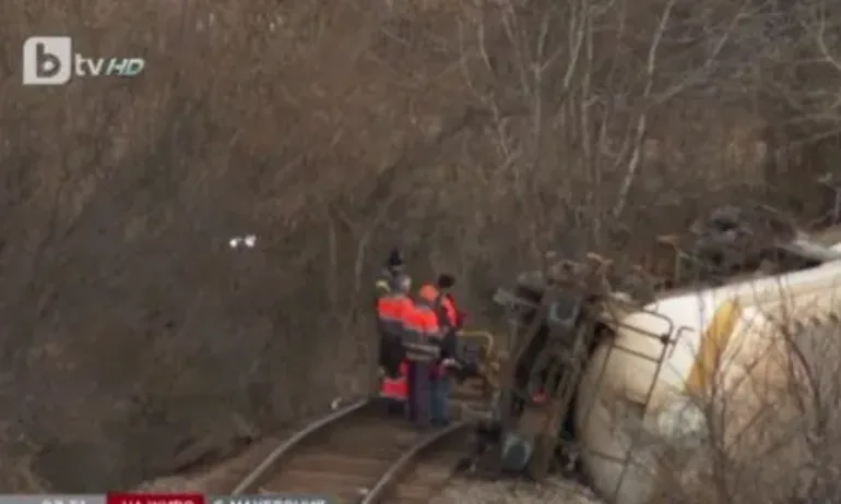 Изтеглиха първите две цистерни с амоняк край Пирот - Tribune.bg