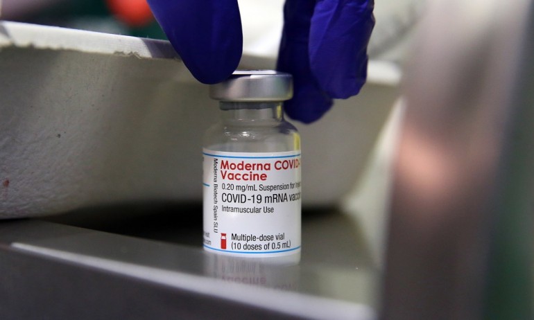 Moderna ще може да тества бустерна ваксина за COVID-19, насочена