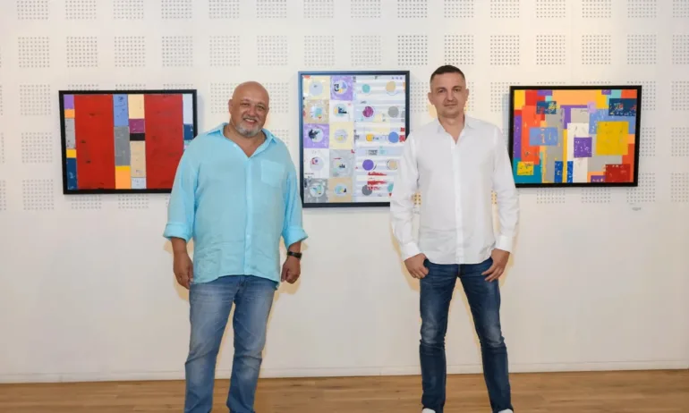 Огромен интерес към изложбата на Кралев във Варна, парите от картините отиват за благотворителност - Tribune.bg