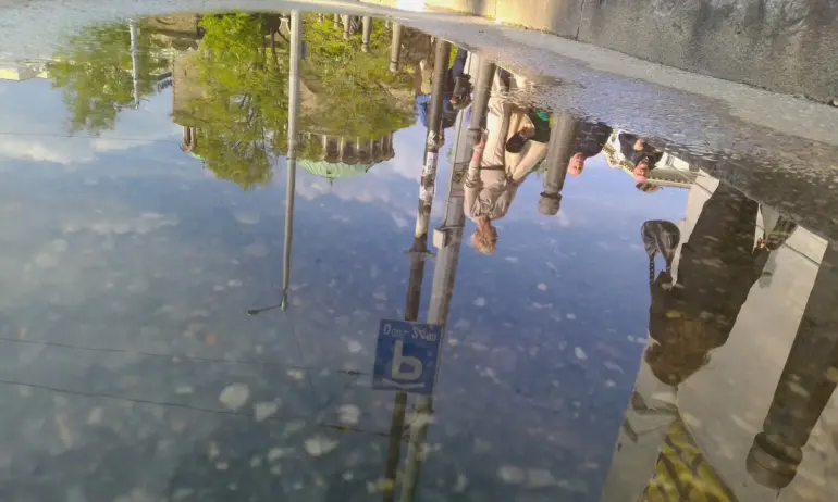 Порои в Западна и Централна България, температурите – 12 градуса на запад, 20 на изток - Tribune.bg