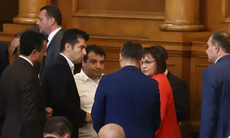 Трифонов от Фейсбук: Троянският кон се оказа кобила с червен косъм - Tribune.bg