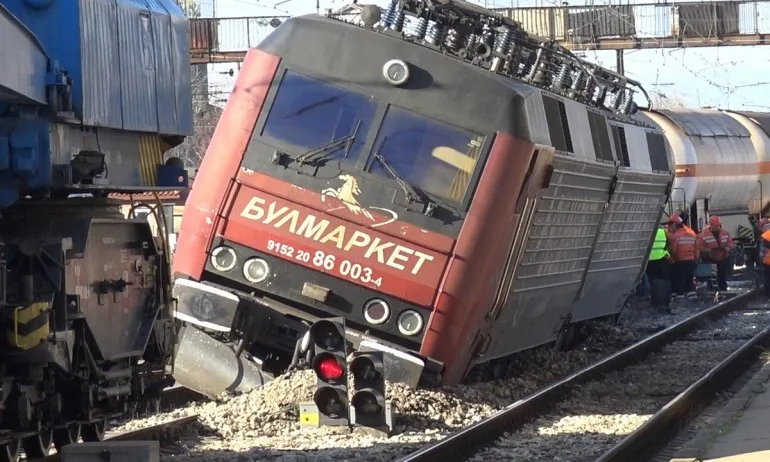 НКЖИ отхвърля версията за счупената стрелка за дерайлирането на влака край Пловдив - Tribune.bg