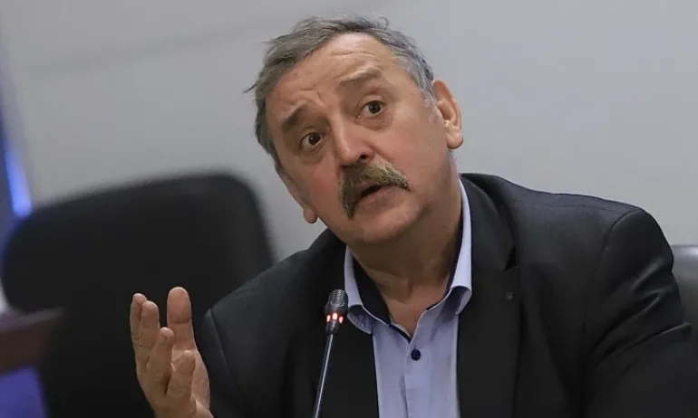 Проф. Кантарджиев: Здравните власти да не допускат семейства с морбили да бягат - Tribune.bg