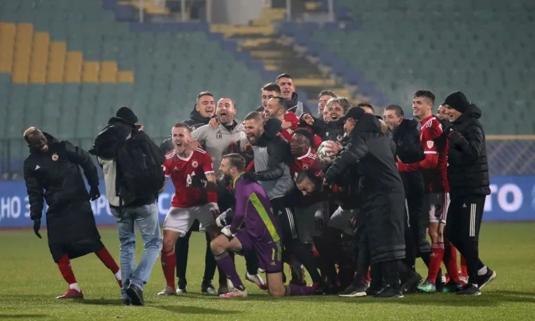 Акрапович наложи строг режим на лагера в Турция - Tribune.bg