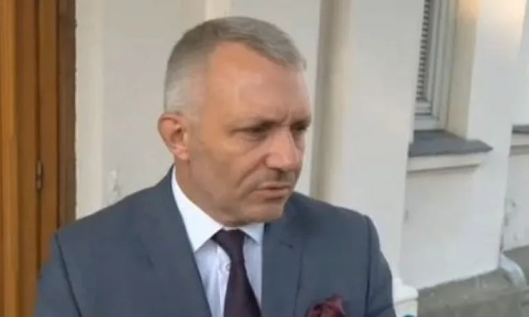 Хаджигенов: Мястото на сценаристите на ИТН май не е в парламента - Tribune.bg