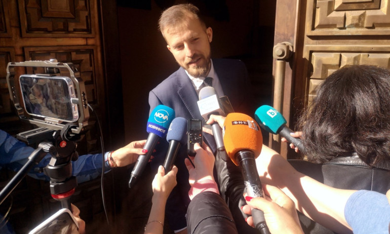 Заради заболяване: Лена Бориславова не даде интервю по БНР, замести я Искрен Митев - Tribune.bg