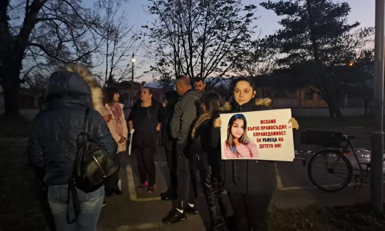 Иван Гешев пред близки на убити в катастрофи: Прокуратурата и аз ви чуваме, но само с общи усилия може да спасим други деца - Tribune.bg