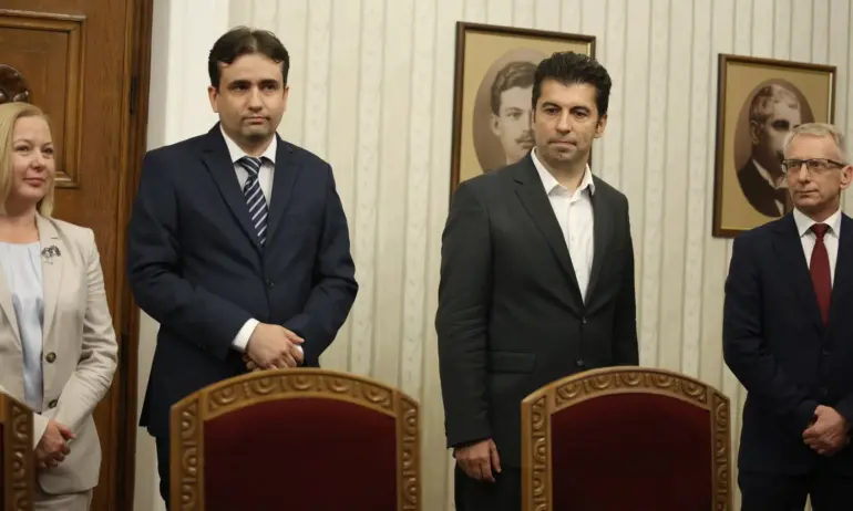 Как се събрахте толкова празни глави на едно място? Това предложение ли мислихте три дни целия колектив? - Tribune.bg