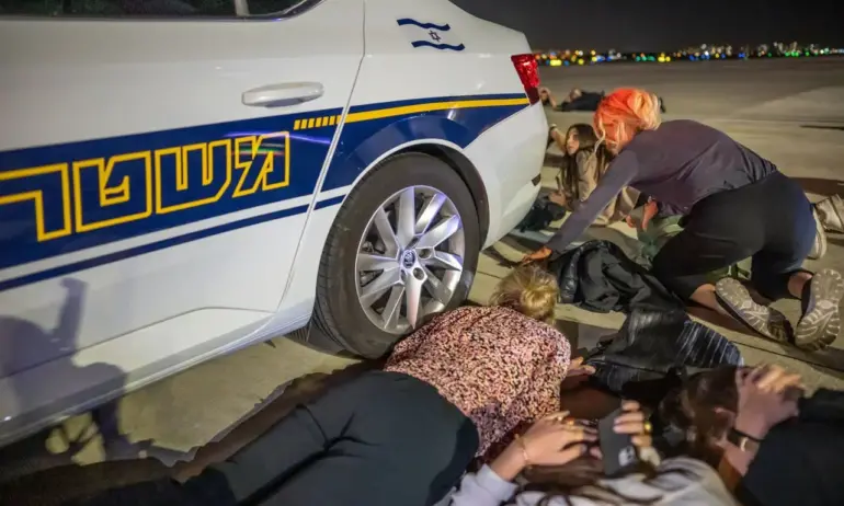 Заради ракетна заплаха: Шолц и екипът му бедстват в Израел - (ВИДЕО) - Tribune.bg