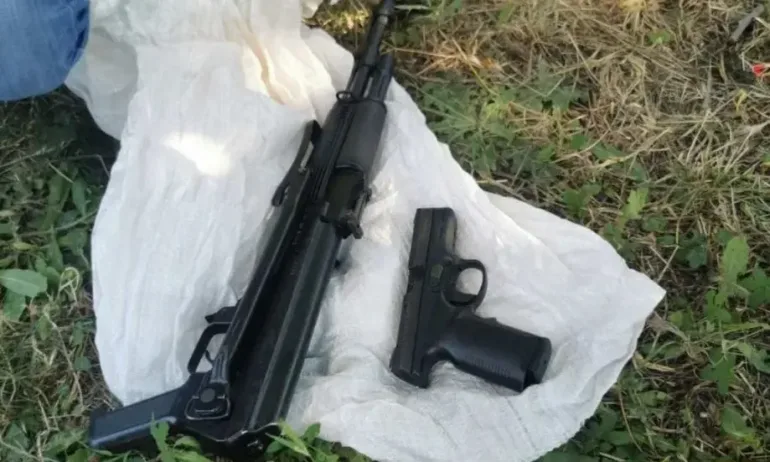 Бургаската полиция разби ферма за наркотици, намериха и гранатомет - Tribune.bg