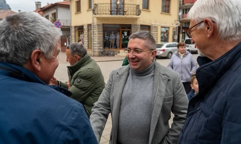 В Тетевен питат за възможностите за саниране на къщи и защо не се поддържаха години наред пътищата - Tribune.bg