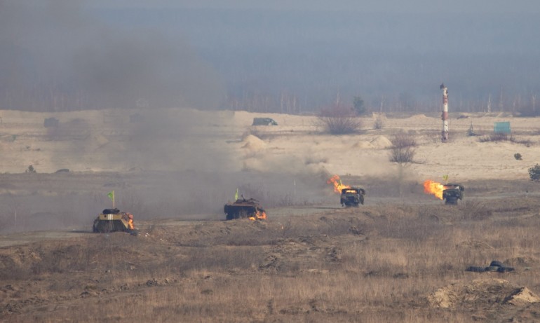 Конфликтът Украйна – Русия: Москва продължава военните учения, а ЕС обяви, че не може вечно да протяга маслинена клонка - Tribune.bg