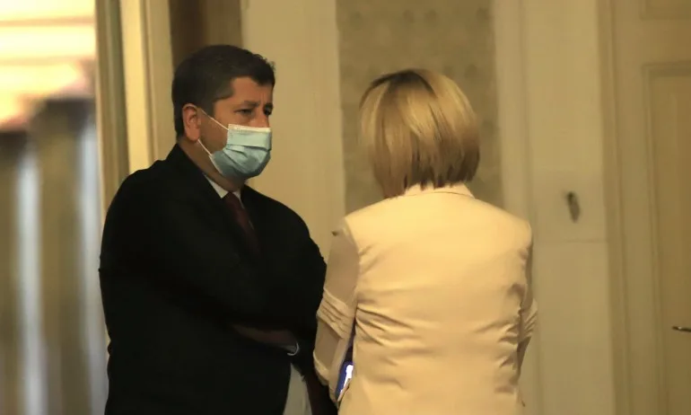 Манолова предлага три стъпки за сформиране на правителство - Tribune.bg