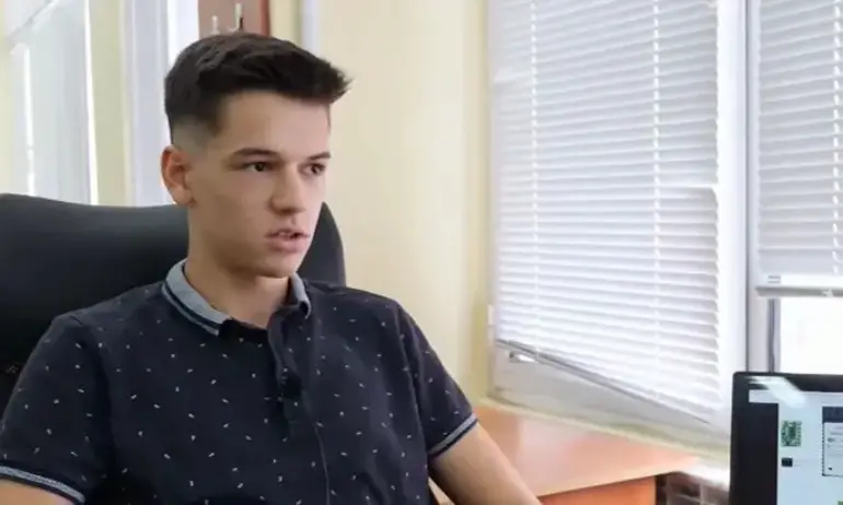 Ученик създаде гривна, показваща дали сме болни - Tribune.bg