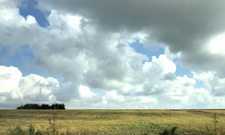 Жълт код за валежи в 10 области на Източна България - Tribune.bg