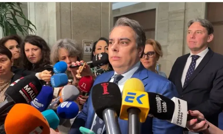 Асен Василев: Драматична лъжа, няма дупка от 18 млрд. лв. - Tribune.bg