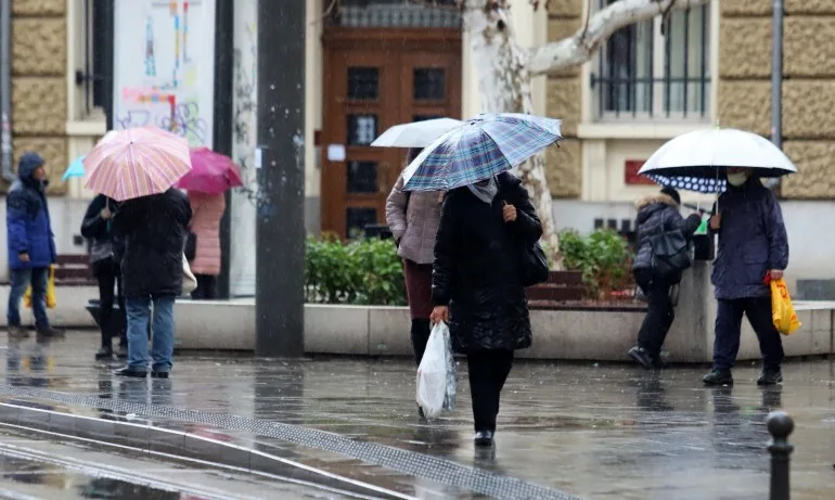 Здравният министър и щабът обсъждат по-сериозни ограничения в София - Tribune.bg