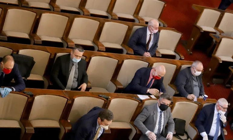 Народните представители гласуват удължаването на извънредното положение в страната - Tribune.bg