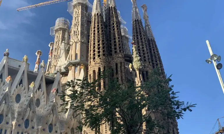 Базиликата Саграда Фамилия“ в Барселона ще бъде завършена през 2026