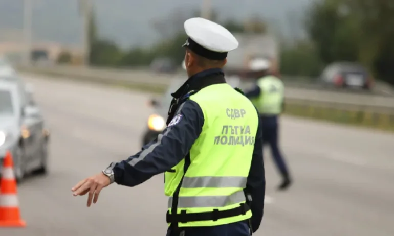 Хванаха 70-годишен пиян и без книжка, помел знаци в центъра на София - Tribune.bg