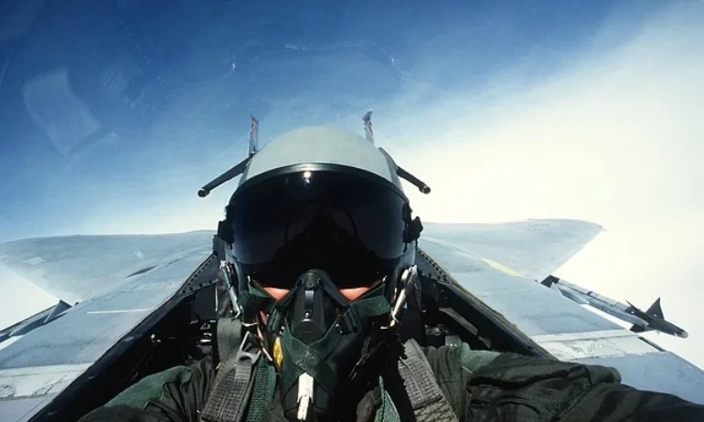 Тяло на пилот без крака изплувало край Царево - Tribune.bg