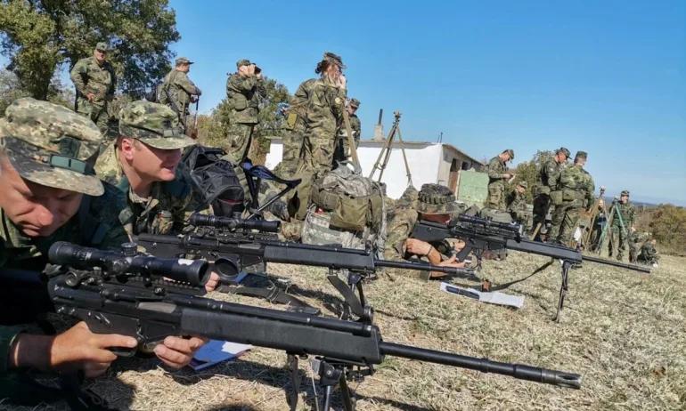 Военни колони ще преминет през страната