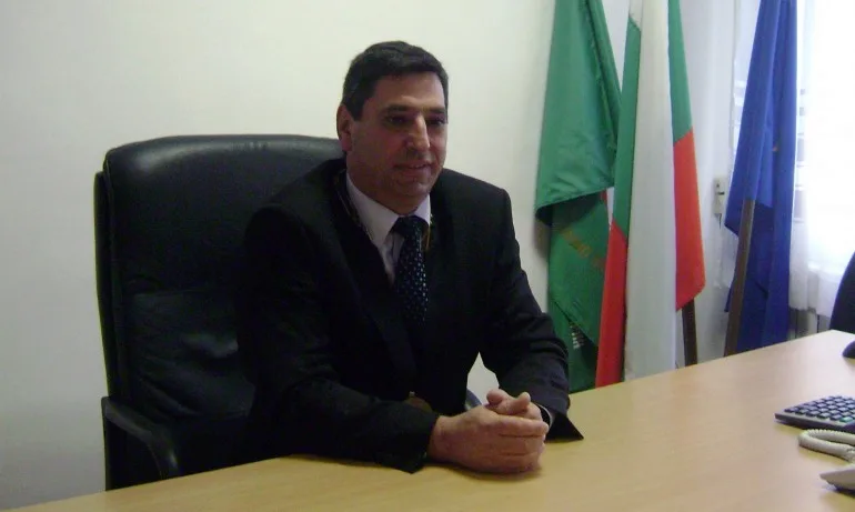 Предизборно нахалство в Тутракан – кметът уж е в отпуск, а прави първи копки - Tribune.bg