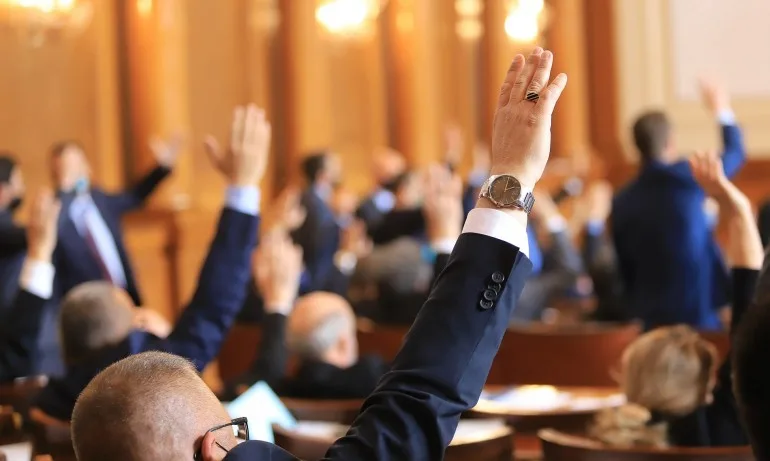 Парламентът прие оставката на кабинета Борисов - Tribune.bg