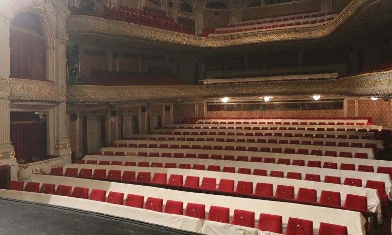 Народният театър отменя всички спектакли до 15 ноември - Tribune.bg