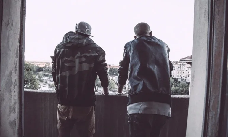 Всеки втори младеж в България живее с родителите си, сочи изследване на Евростат - Tribune.bg